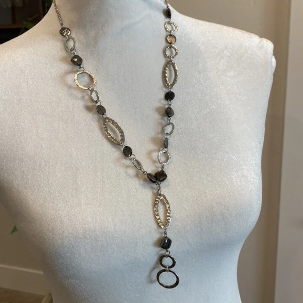 Hammered Silver and Stone Art Deco necklace. Adjustable length